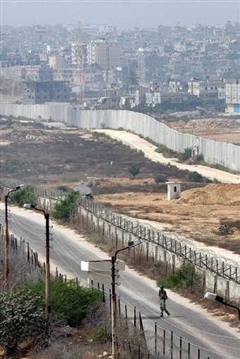 Frontera entre Egipto y la superpoblada Gaza